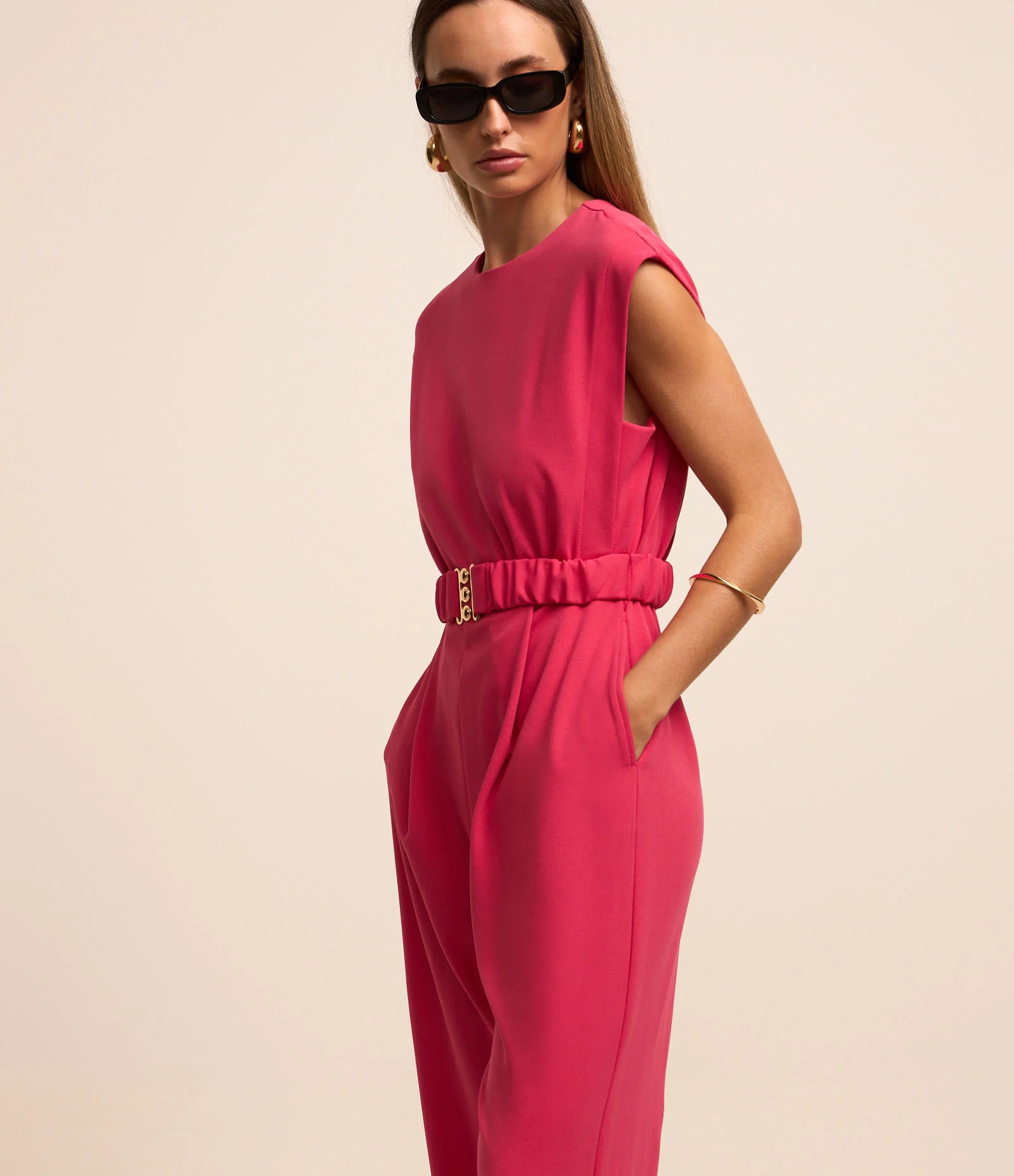 Macacão em Crepe com Fechamento em Zíper nas Costas e Cinto Rosa 1