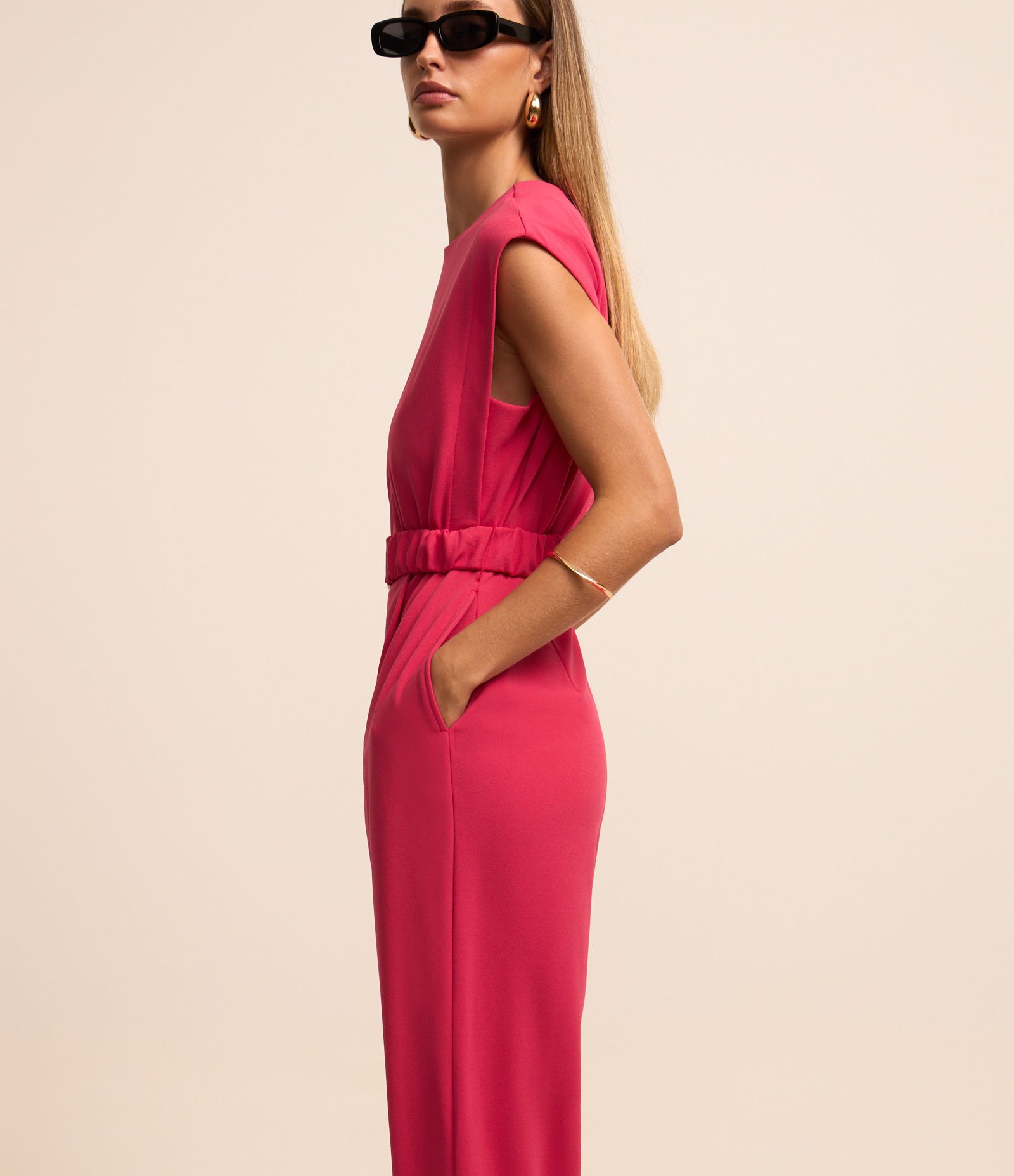 Macacão em Crepe com Fechamento em Zíper nas Costas e Cinto Rosa 5