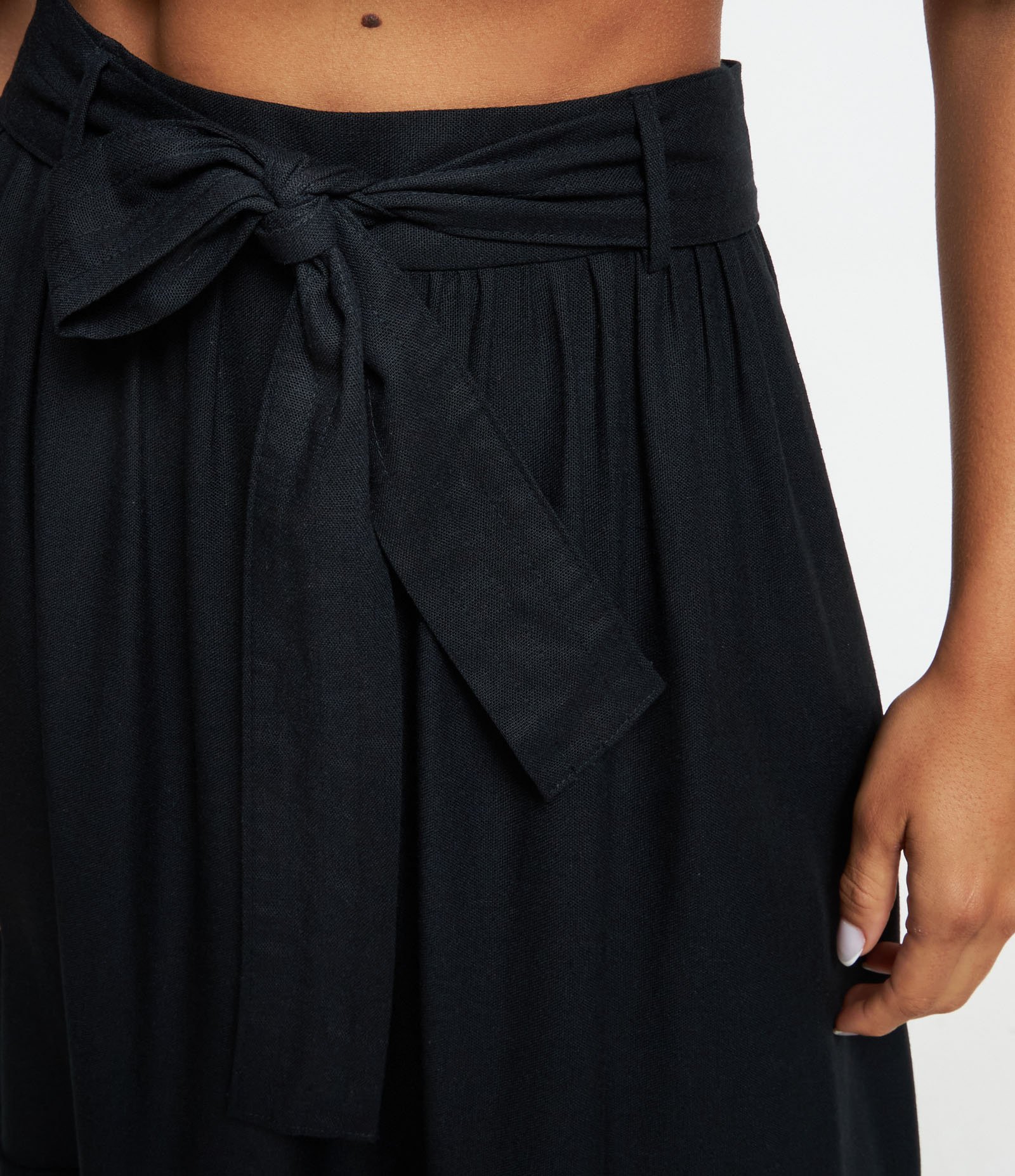 Saia New Midi em Viscose com Linho e Faixa na Cintura Preto 4