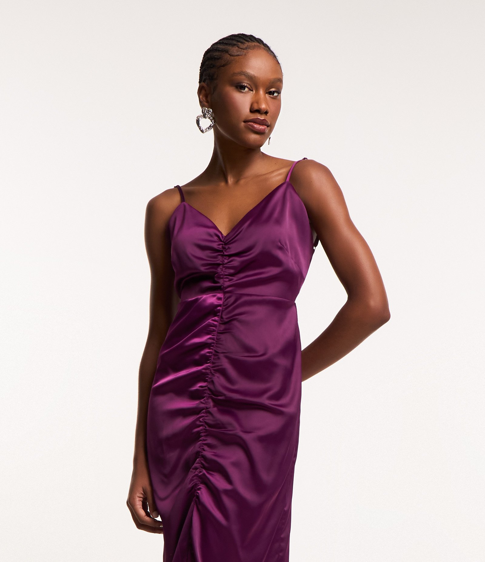 Vestido New Midi Acetinado com Franzidinho e Fenda Frontal Roxo 2
