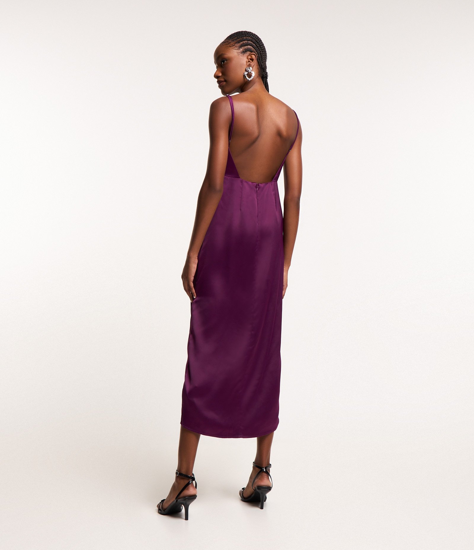 Vestido New Midi Acetinado com Franzidinho e Fenda Frontal Roxo 3