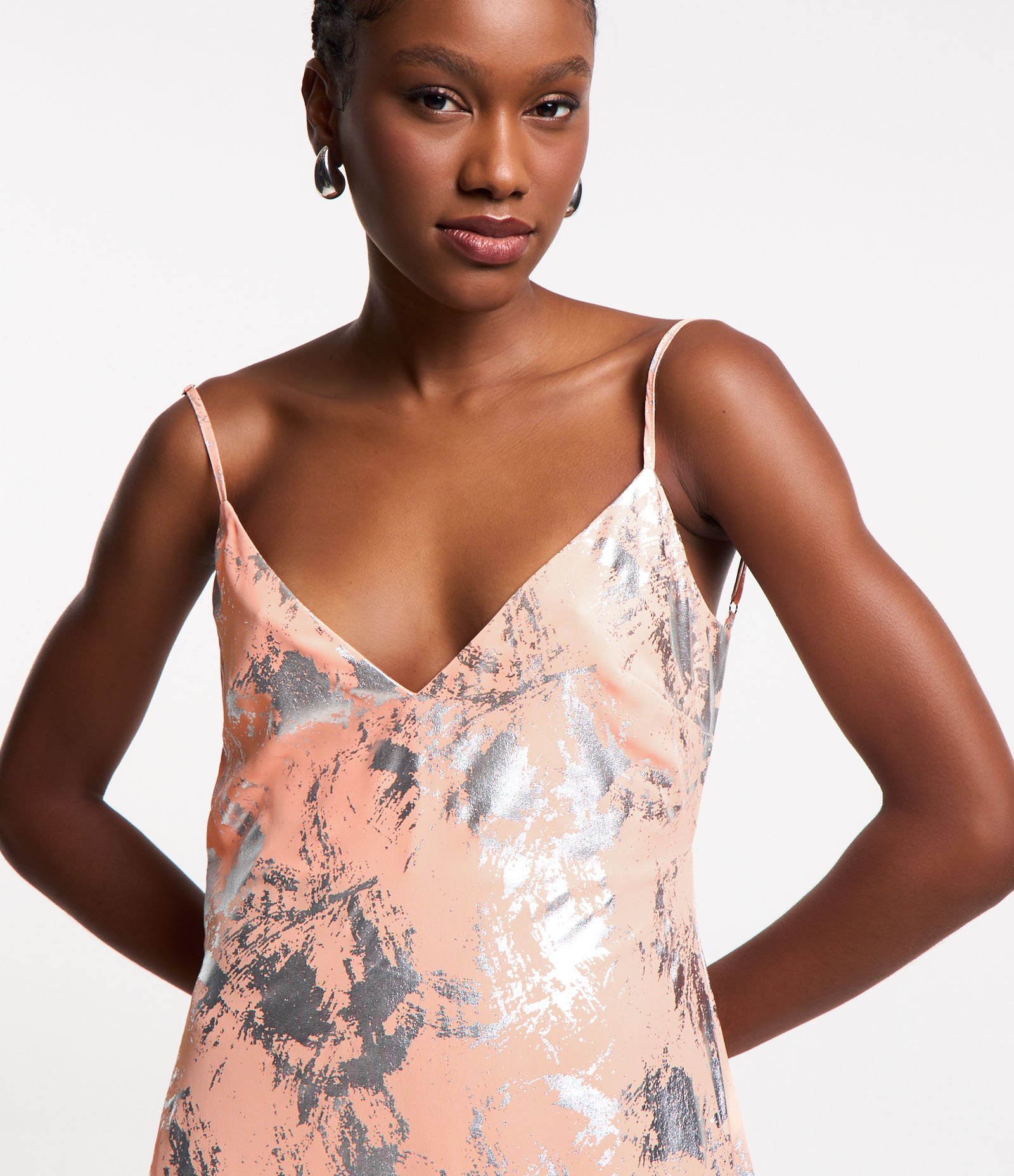 Vestido New Midi em Crepe Metalizado com Fenda Lateral e Foil Rosa 2