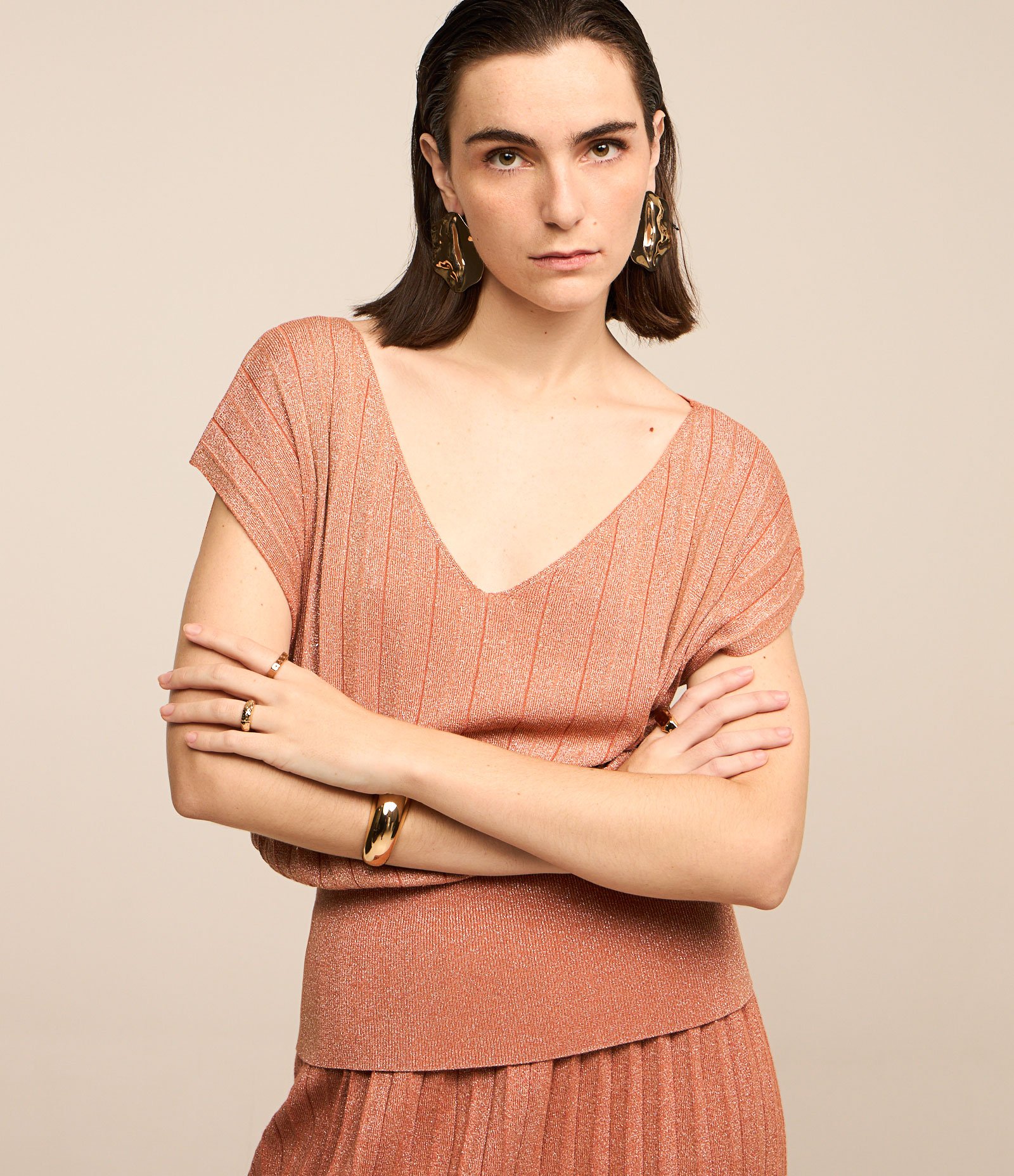 Blusa em Viscose Plissada com Fio Metalizado Marrom Cobre 1