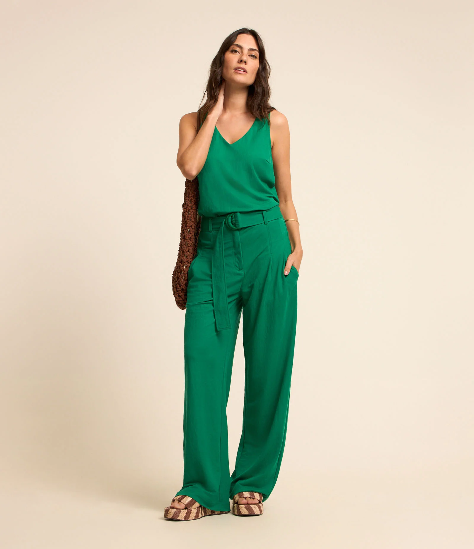 Calça Pantalona em Viscose com Detalhes e Cinto Verde 1