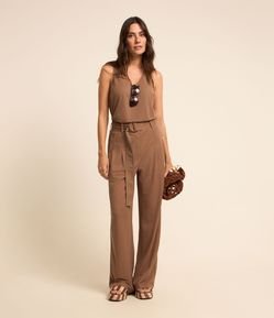 Calça Pantalona em Viscose com Detalhes e Cinto