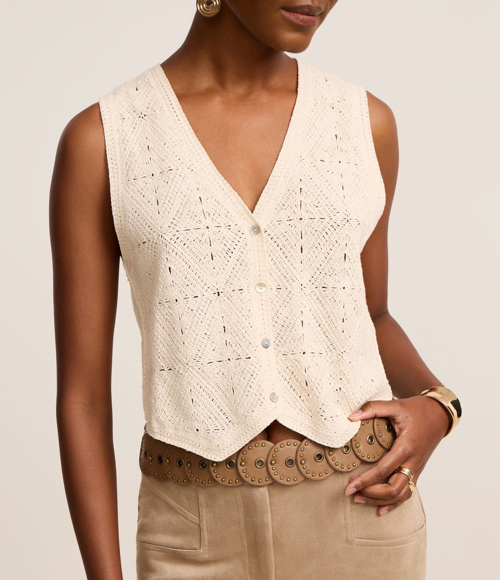 Colete em Tricô com Ponto Crochê e Botões Bege 4