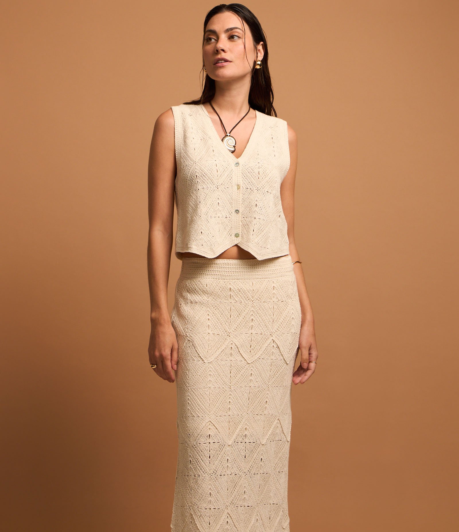 Saia Reta Midi em Tricô com Efeito Crochê Bege 2