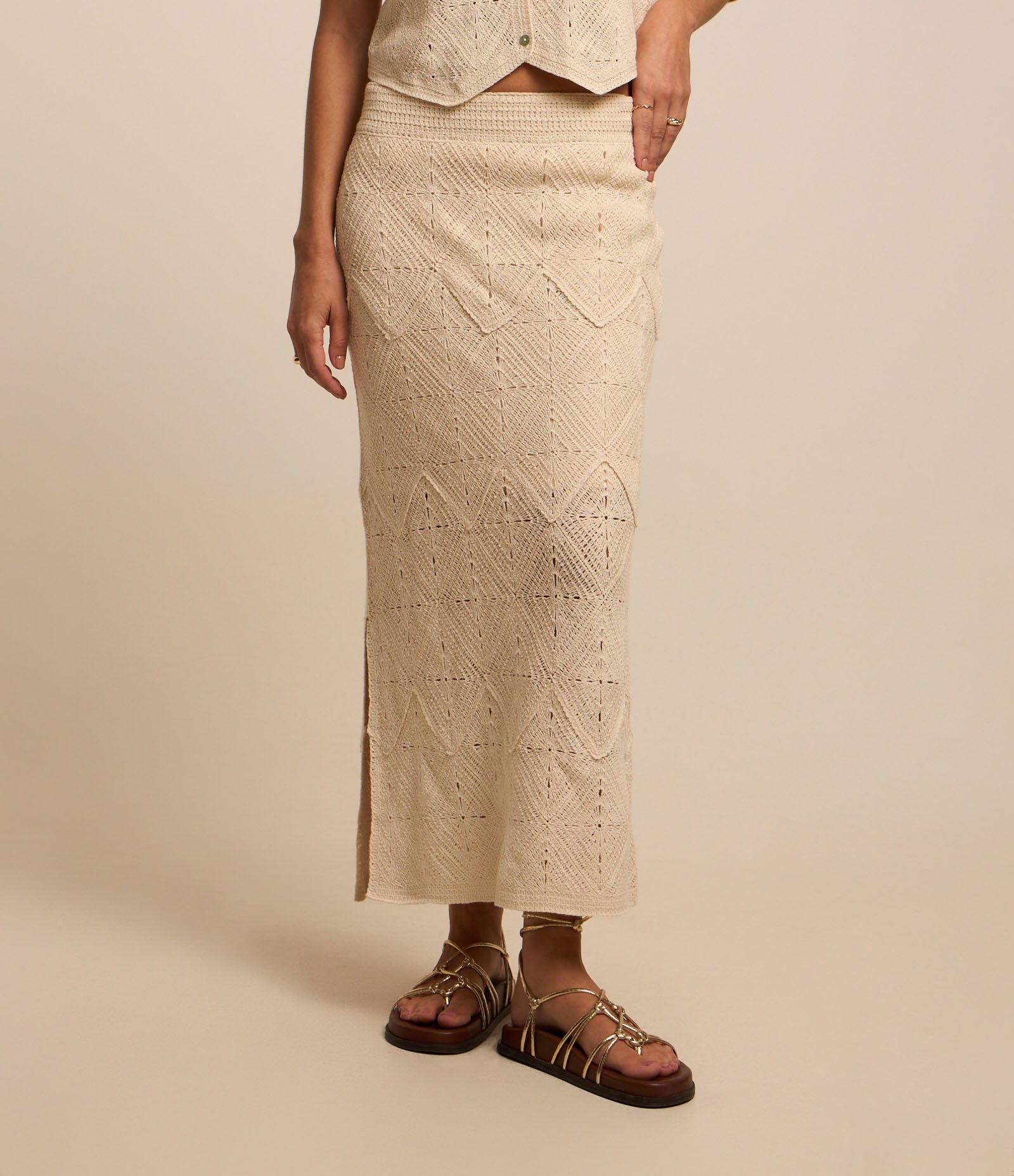Saia Reta Midi em Tricô com Efeito Crochê Bege 3