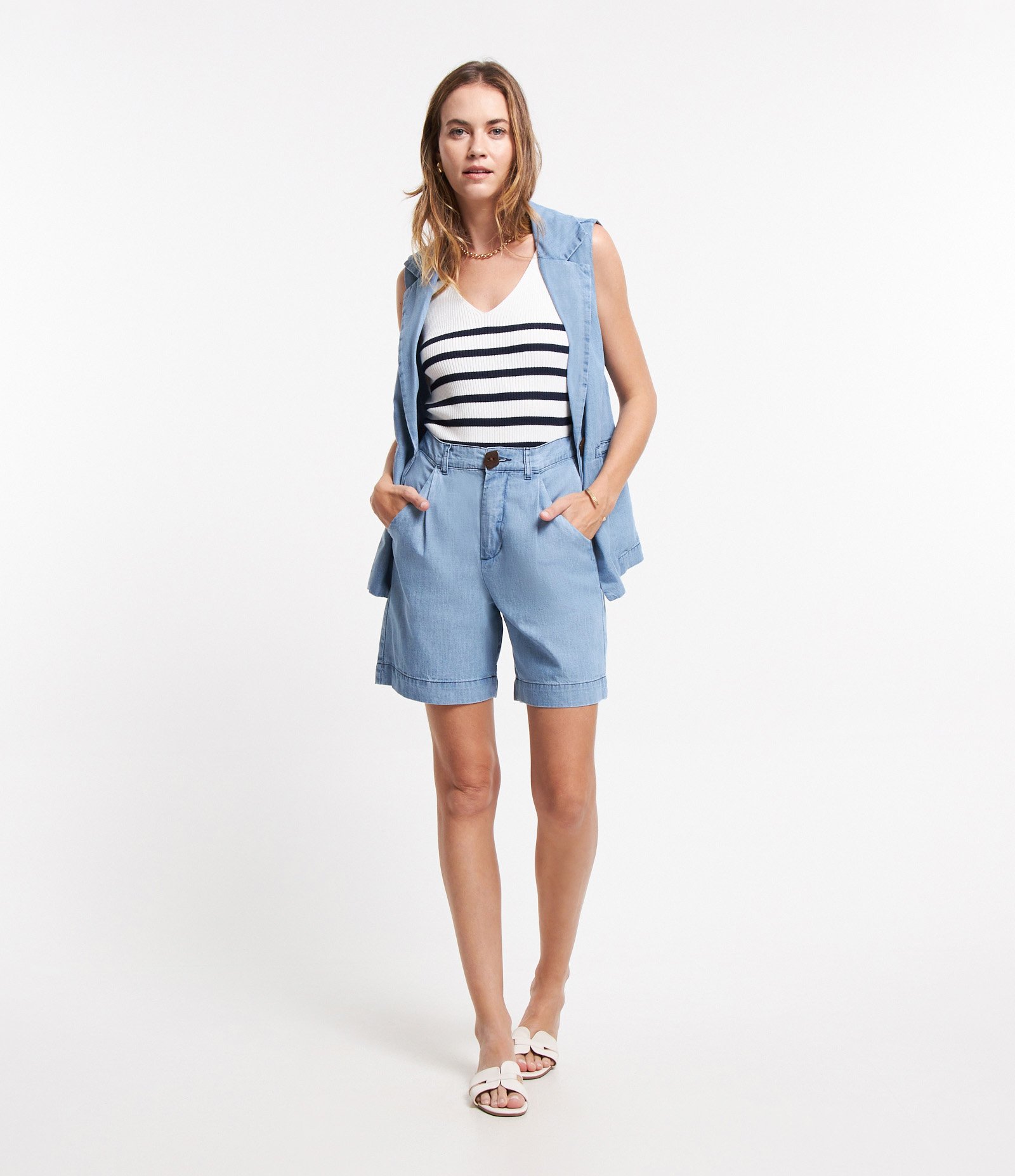 Bermuda Alongada Jeans com Elástico no Cós e Abotoamento Frontal Azul Claro 1