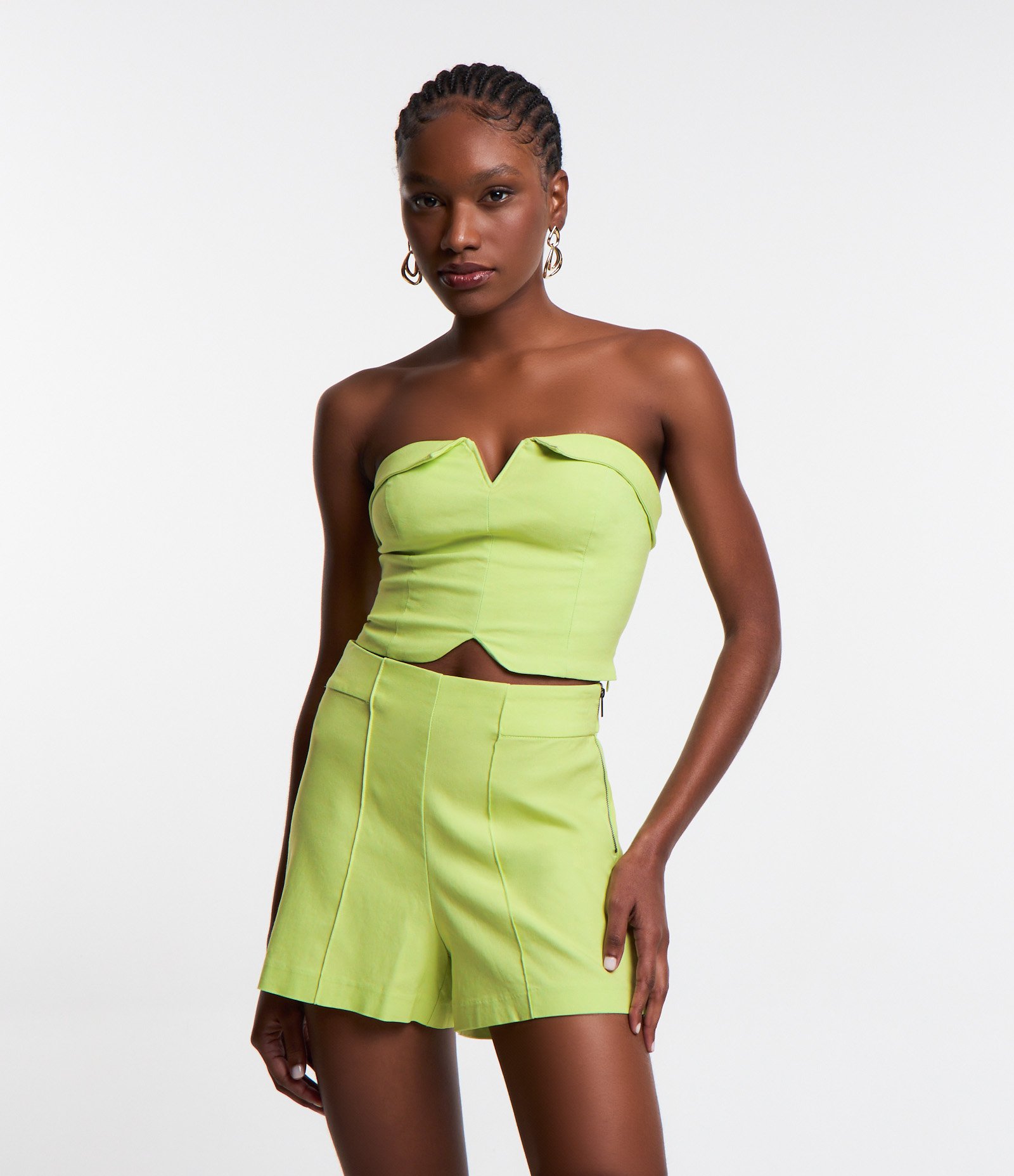 Blusa Cropped em Bengaline com Decote Viradinho Verde 1