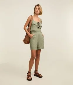 Short Reto em Viscolinho com Detalhe no Cós e Bolsos