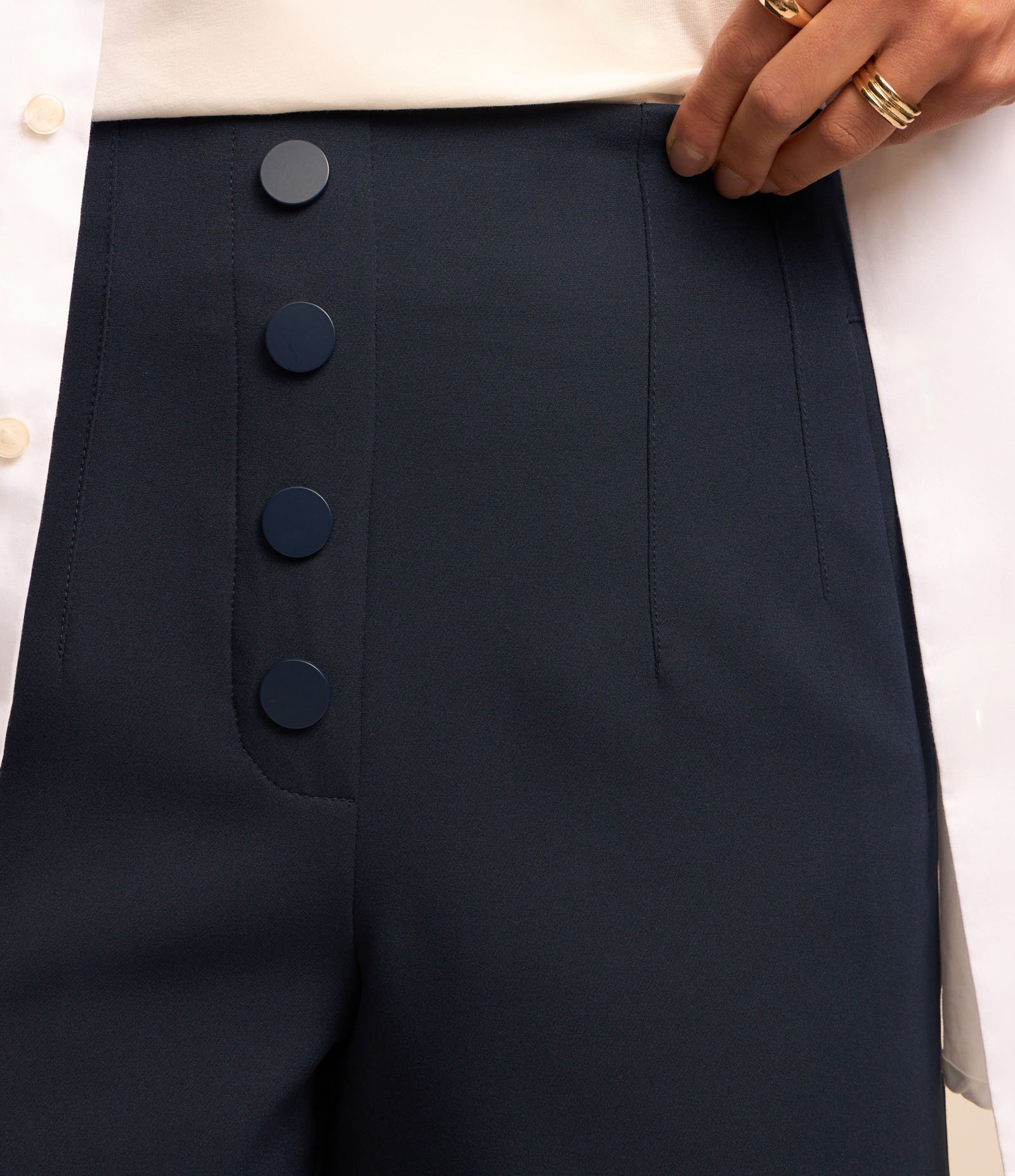 Short Alfaiatada com Botões Frontais Azul 4