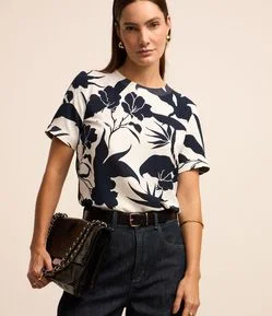 Blusa com Efeito Airflow e Folhagens Estampadas