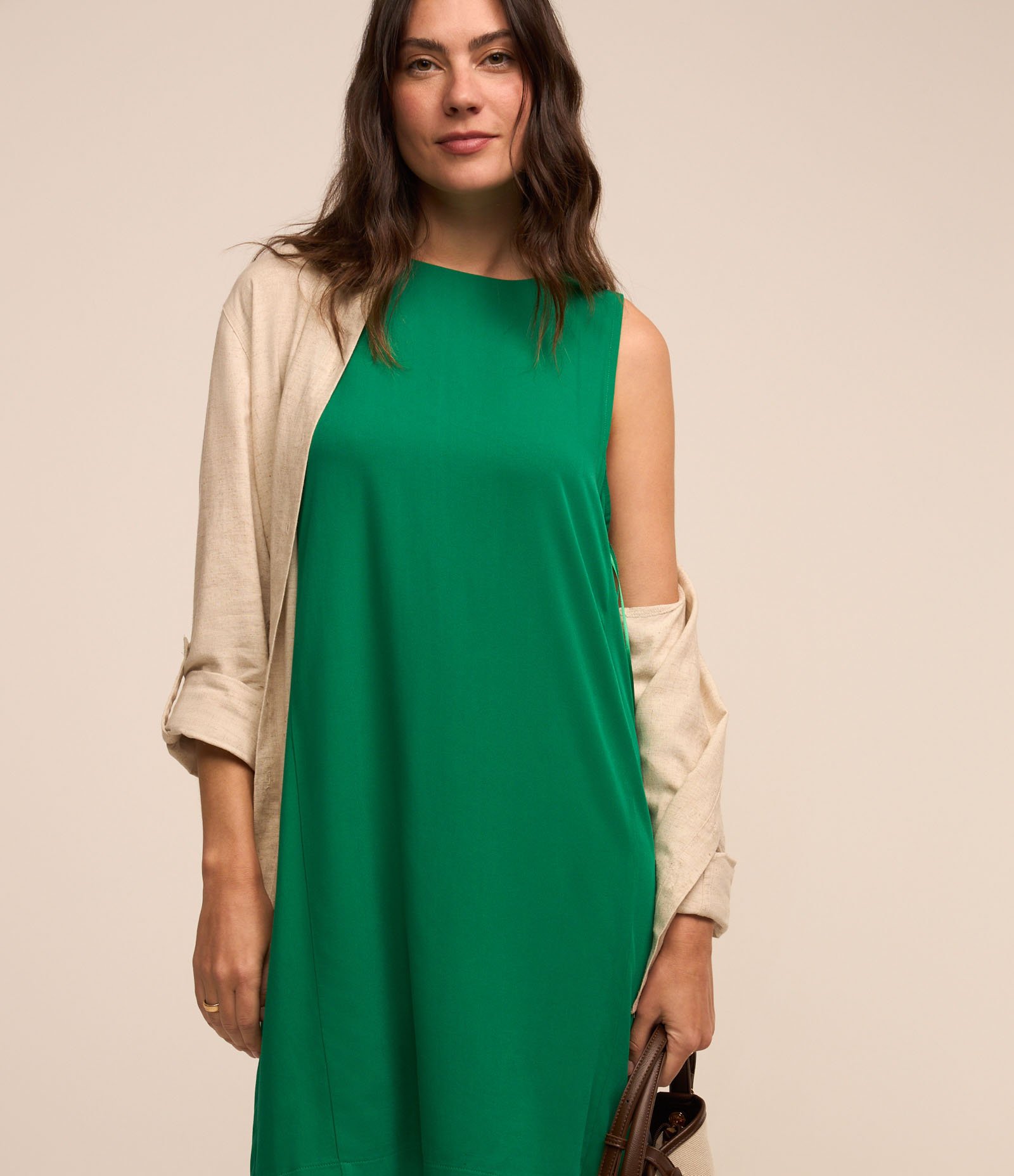 Vestido em Viscose sem Manga com Zíper nas Costas Verde 1