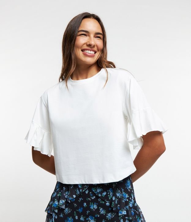 Blusa em Algodão com Babado Recortado na Manga Curta