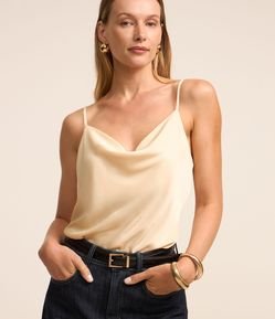 Blusa de Alcinha em Tecido Acetinado com Decote Degagê