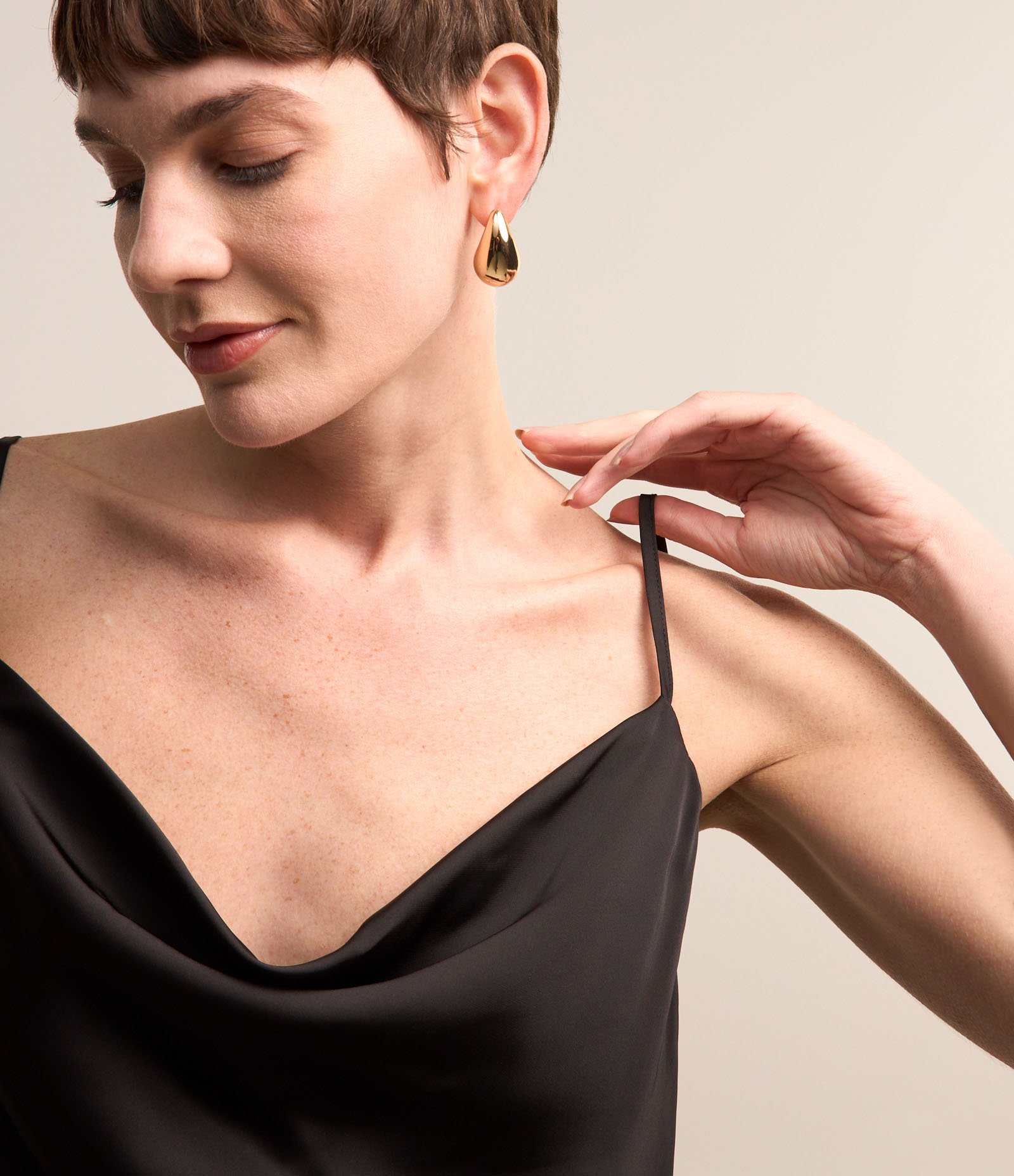 Blusa de Alcinha em Tecido Acetinado com Decote Degagê 4