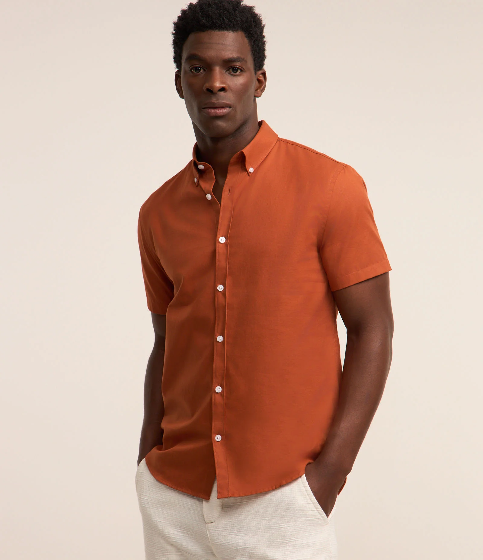 Camisa Comfort em Oxford com Gola Colarinho e Manga Curta Laranja 1