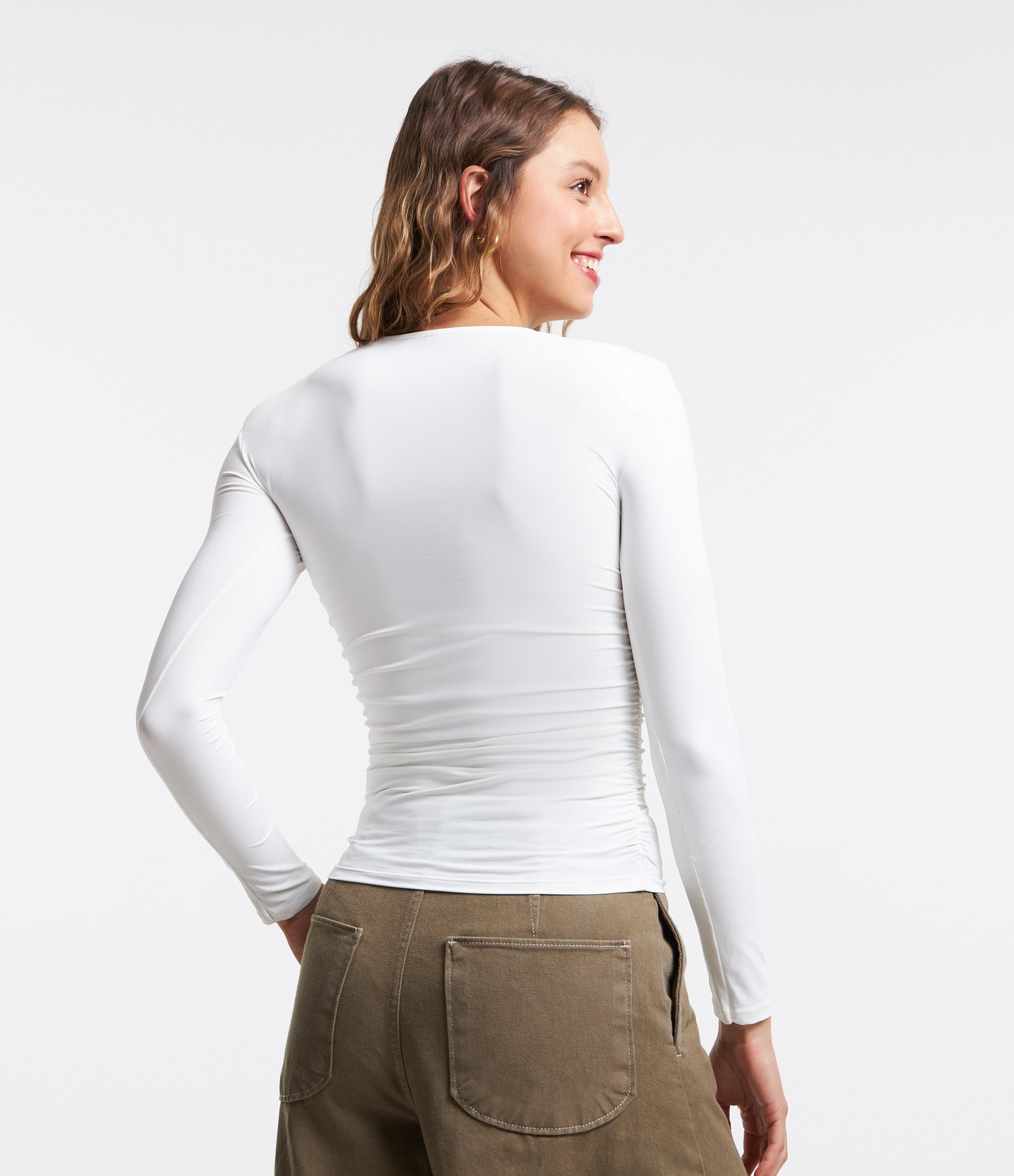 Blusa Básica em Microfibra com Franzido Lateral e Ombreiras Branco 3