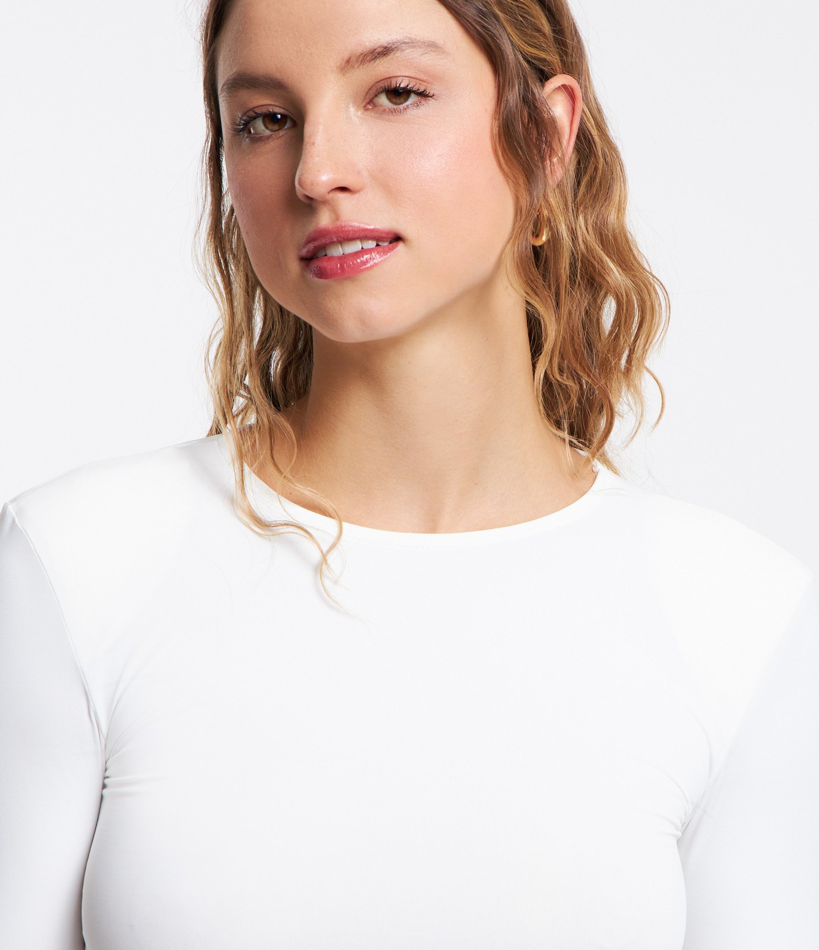 Blusa Básica em Microfibra com Franzido Lateral e Ombreiras Branco 4