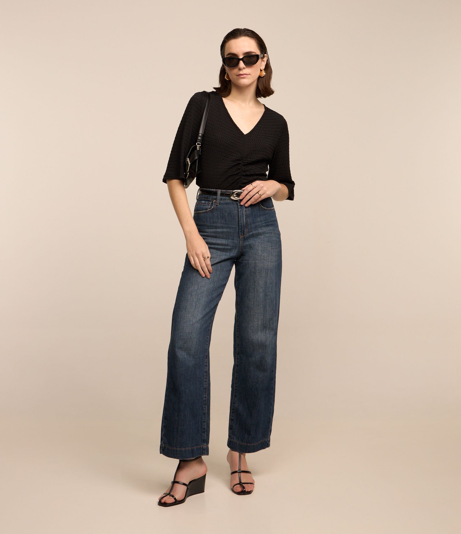 Blusa em Poliamida Texturizada com Recorte Franzido Preto 2