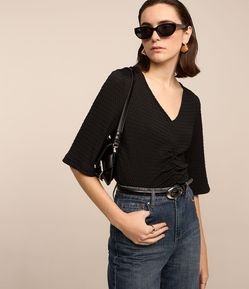 Blusa em Poliamida Texturizada com Recorte Franzido