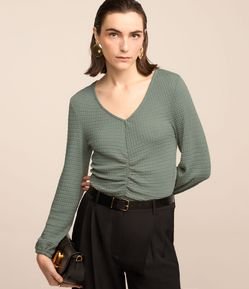 Blusa em Poliamida com Texturas e Detalhe Drapeado