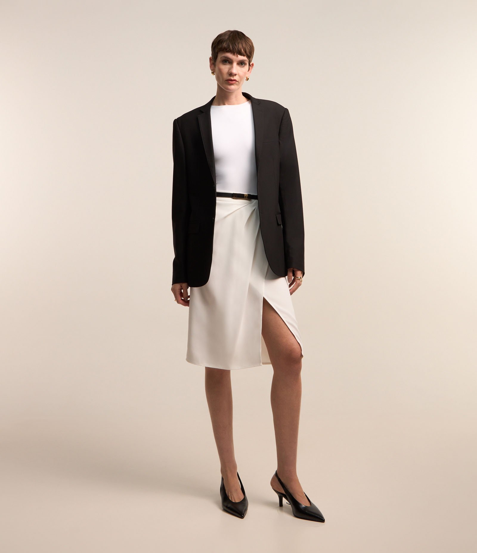 Saia Lápis Alfaiatada com Cinto em PU e Detalhe Drapeado Branco 3