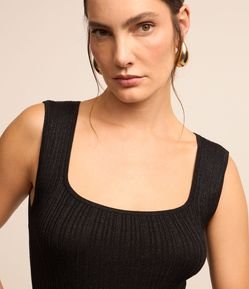 Blusa em Viscose com Efeito Metalizado e Decote Quadrado