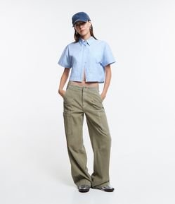 Calça Reta Skater em Sarja com Bolsos Cargo