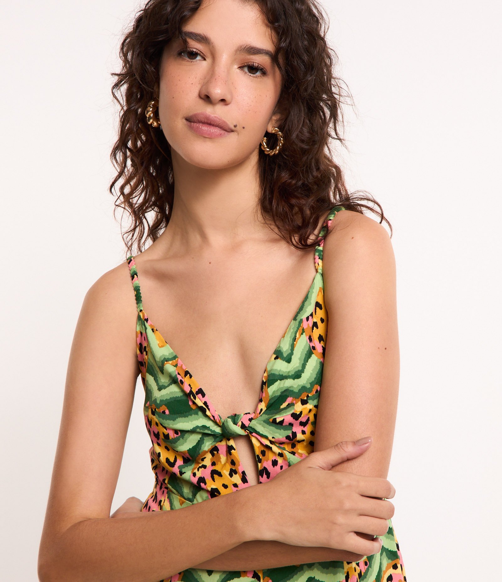 Macacão Curto em Viscose com Estampa Tropical Verde 4
