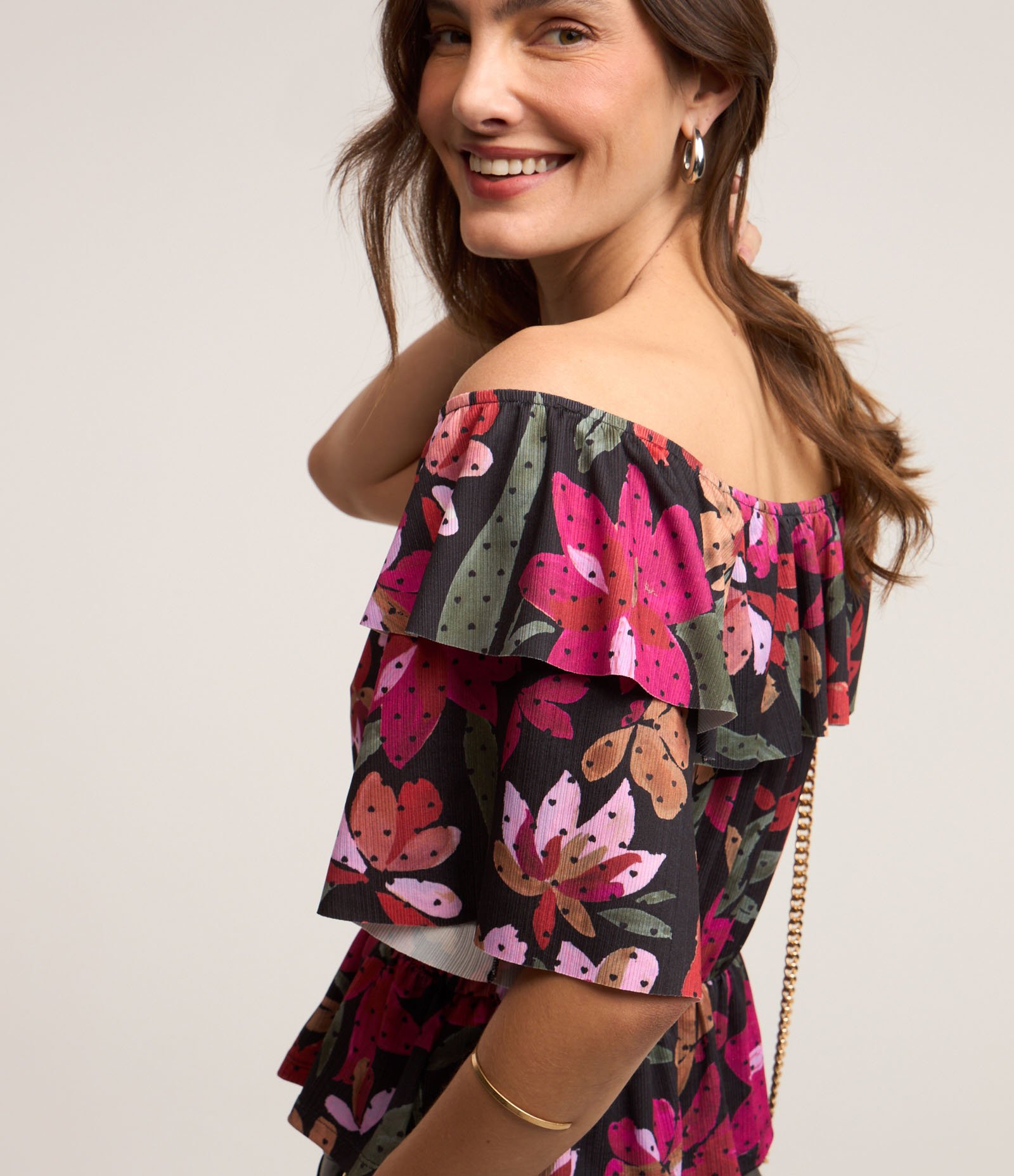 Blusa Ombro a Ombro em Malha Plissage com Estampa Floral Preto/ Rosa 5