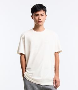 Camiseta Comfort em Algodão Peruano com Lettering no Peito