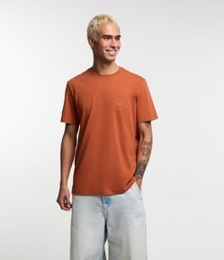 Camiseta Comfort em Algodão Peruano com Lettering no Peito