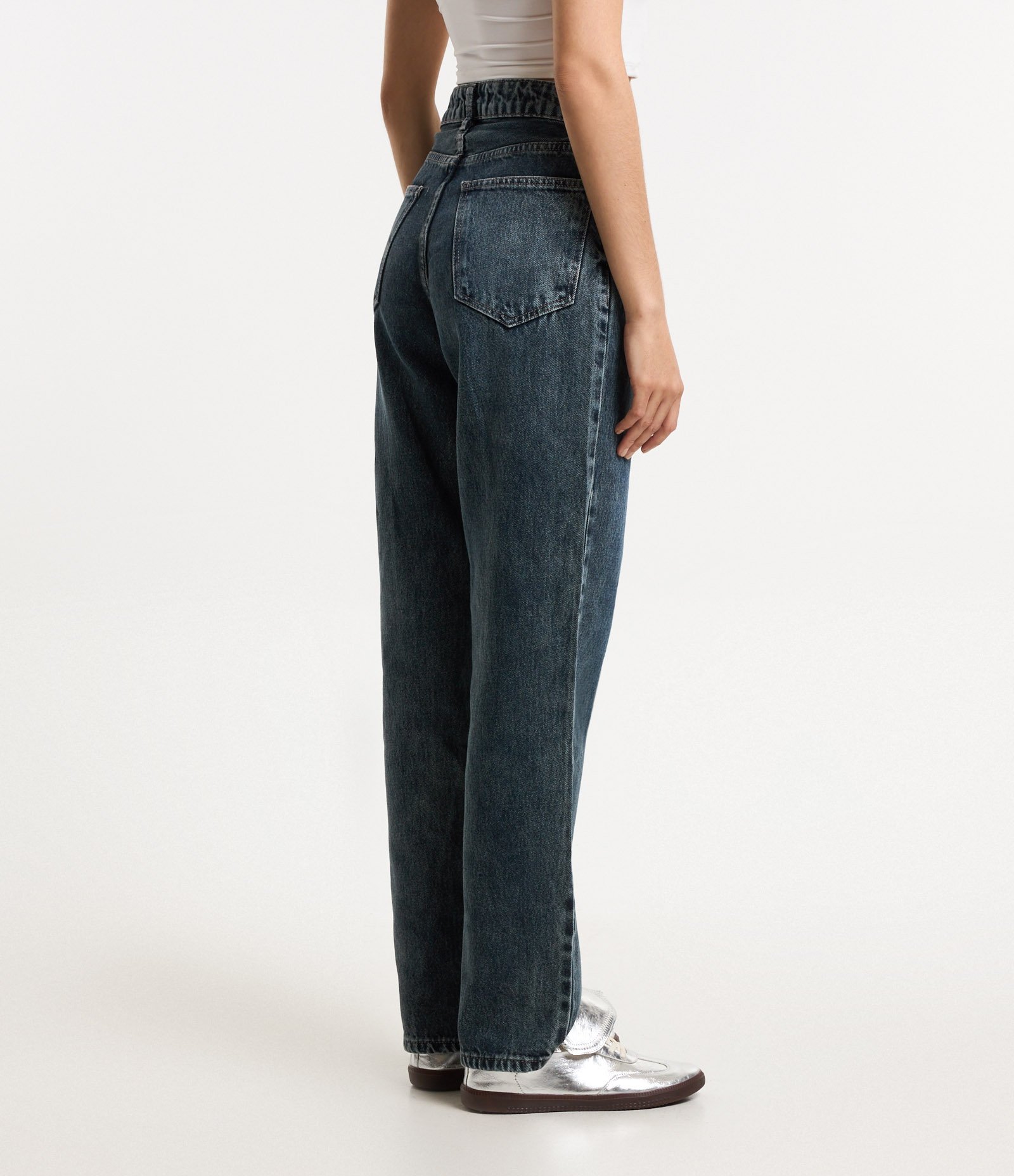 Calça Reta em Jeans com Bolsos e Vista de Botões Azul Marmorizado 3