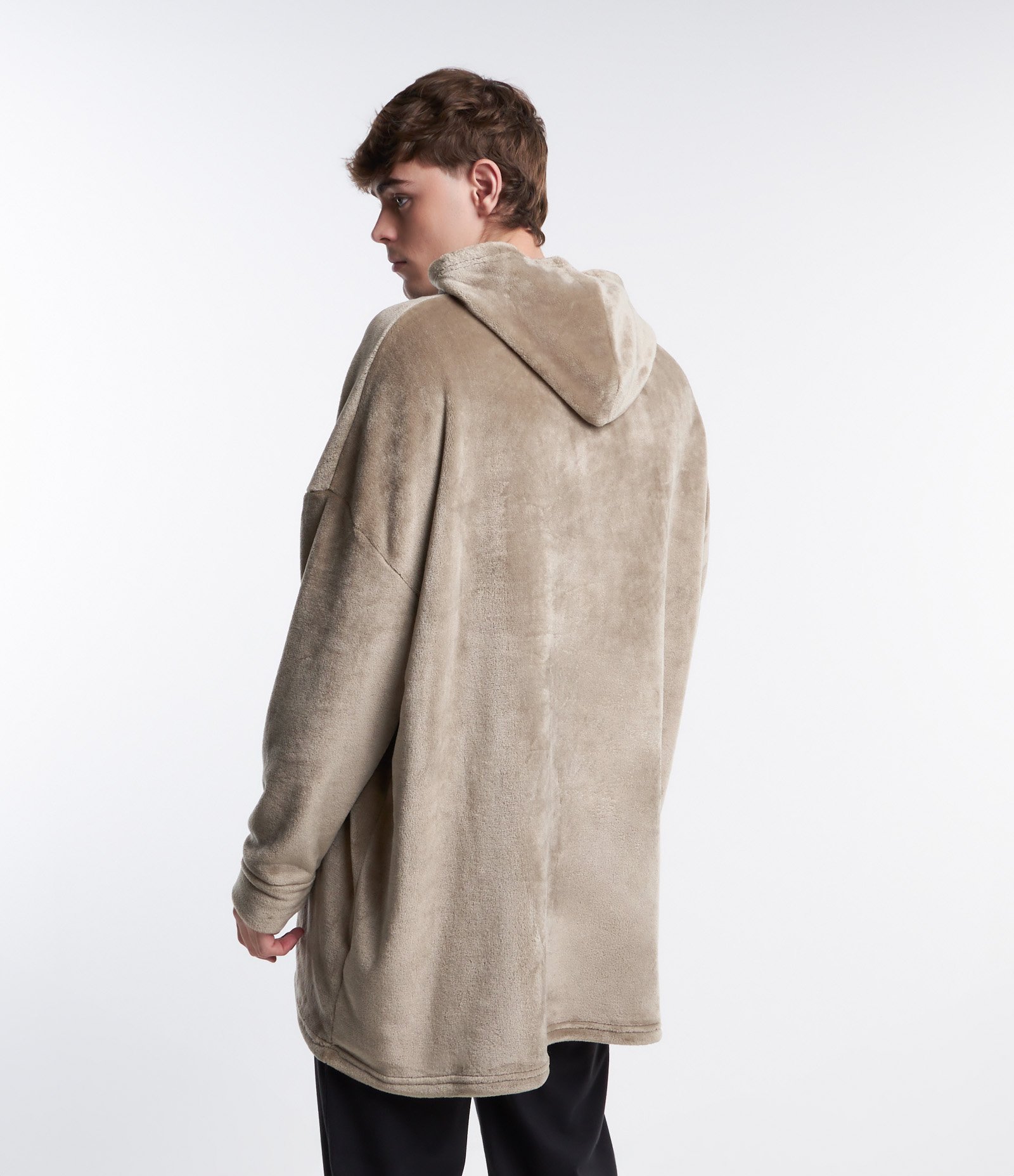 Pijama Blusão Oversized em Fleece com Capuz e Bolso Canguru 3