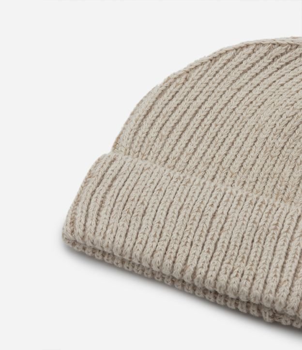 Gorro em Tricô com Textura Canelada