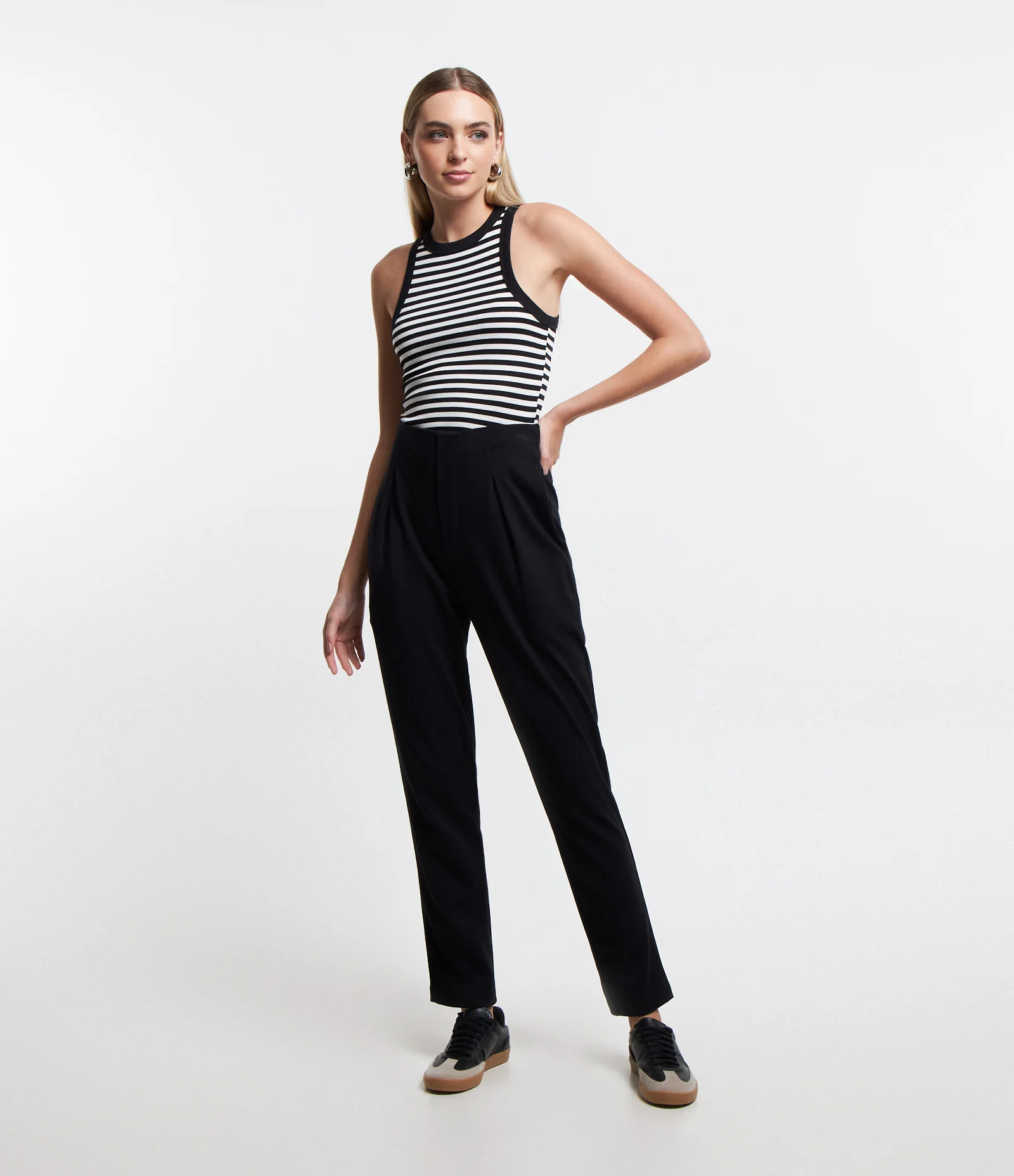 Blusa Regata em Ribana com Listras e Barra Arredondada Preto/Branco 2