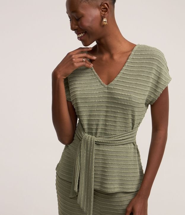 Blusa em Tecido Texturizado com Amarração Costas