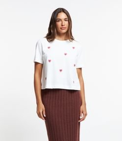 Blusa T-Shirt em Algodão com Bordado de Corações