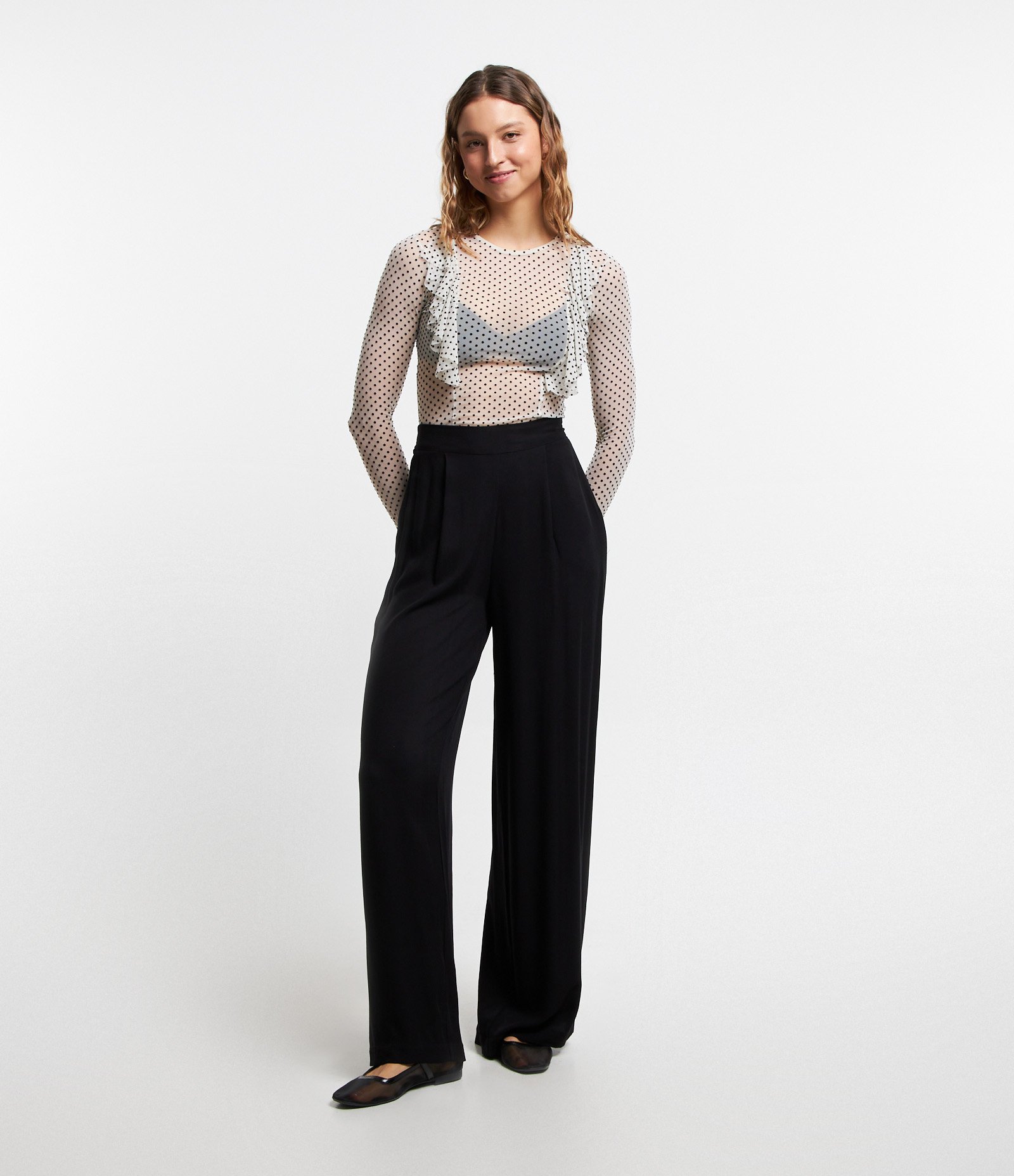 Blusa em Tule Estampa Poá com Babados Branco 2