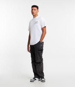 Calça Baggy em Jeans com Bolsos Multi Cargo