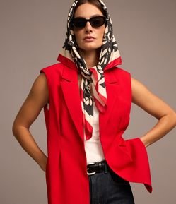 Colete Longo em Crepe com Cinto Afivelado