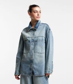 Camisa Overshirt Manga Longa em Jeans Dirty Washed