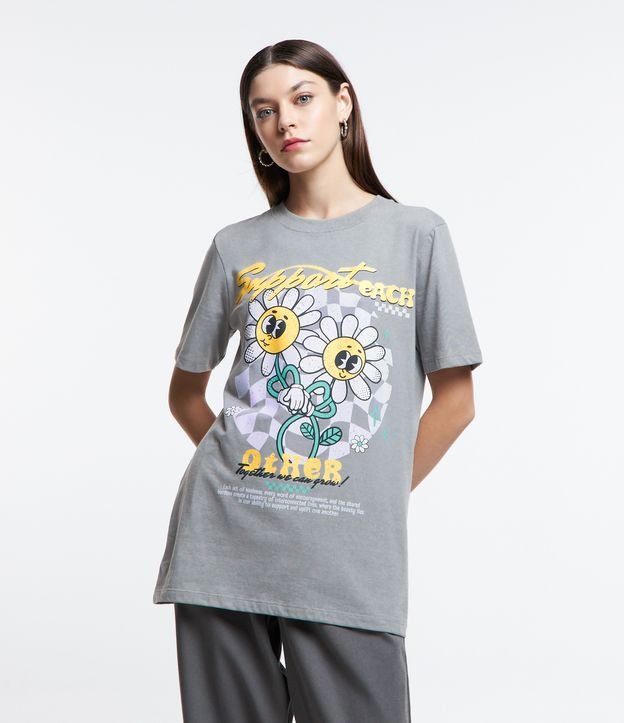 Camiseta em Algodão Estampa Florzinha e Lettering