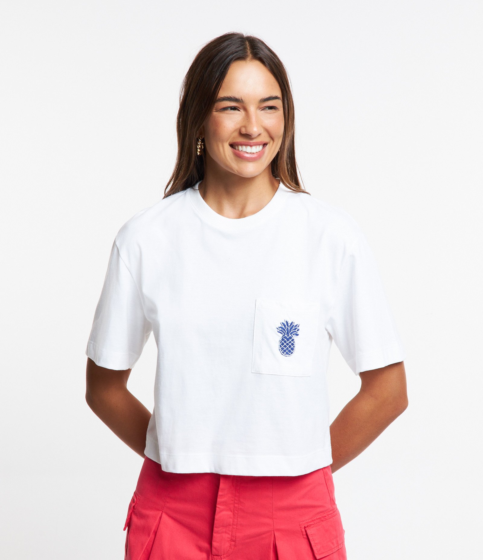 Blusa T-Shirt em Algodão com Bolsinho Frontal Bordado Branco 1