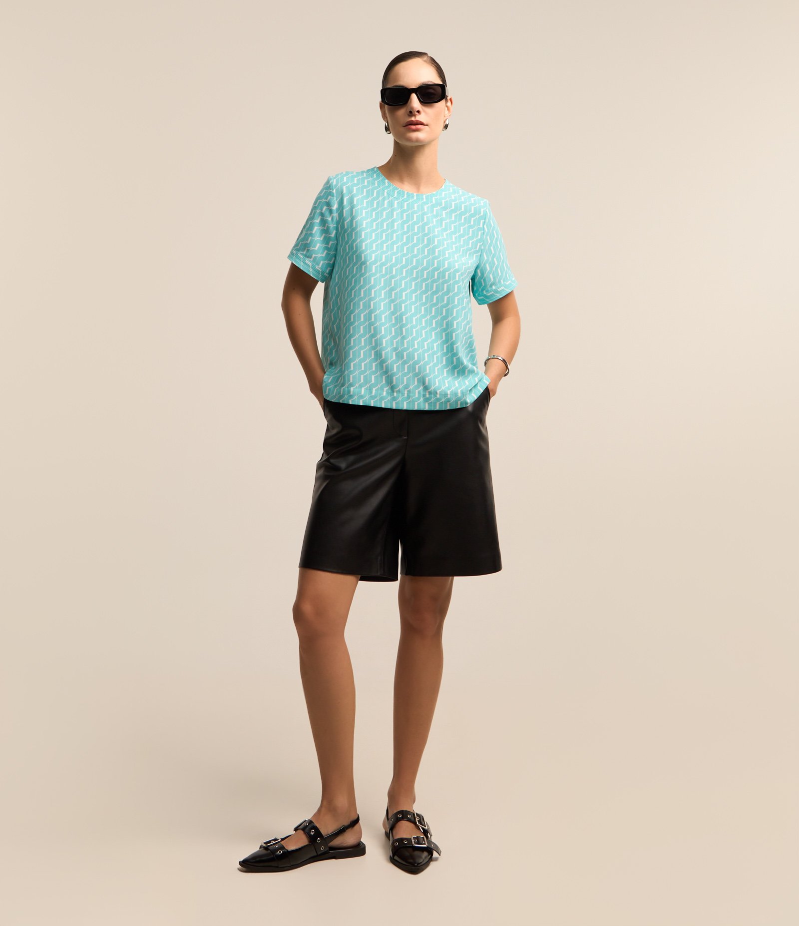Blusa em Airflow com Pesponto nas Mangas e Estampa Abstrata Azul 2