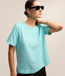 Blusa em Airflow com Pesponto nas Mangas e Estampa Abstrata