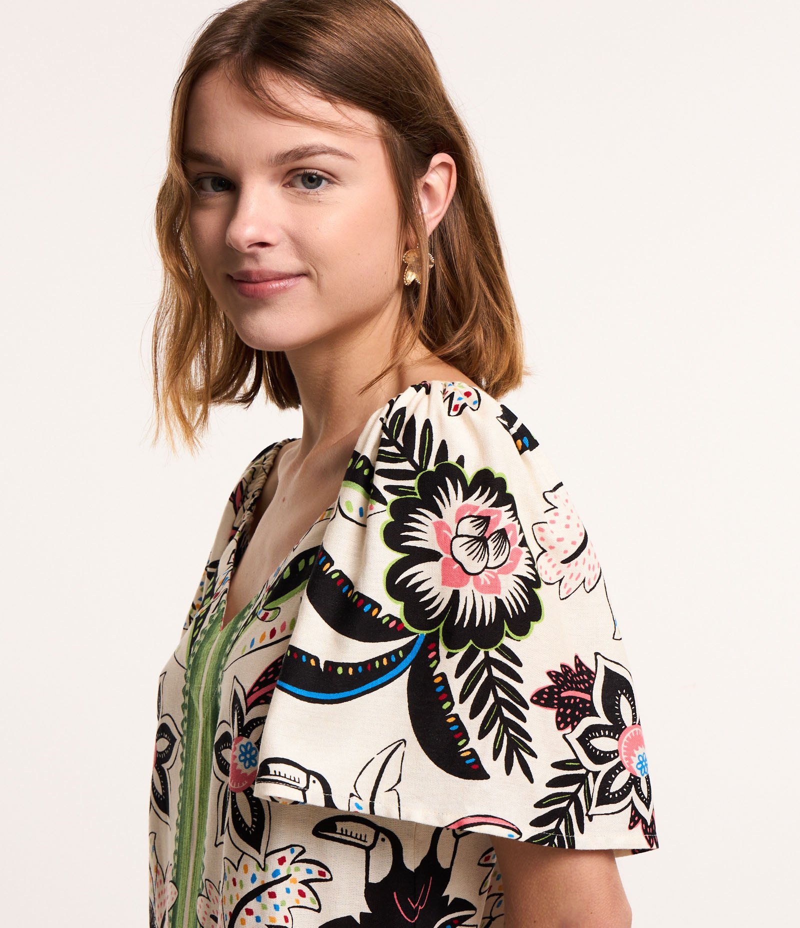 Vestido Curto em Viscose com Linho e Estampa Floral Branco 4