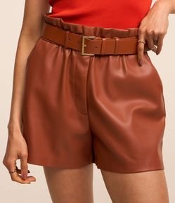 Short Clochard em PU com Cinto Fivela